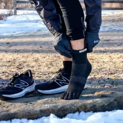 Injinji Unisex Run Lightweight Mini Crew Toe Socks - Black